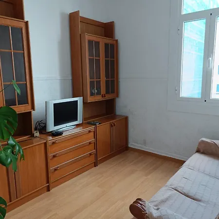 Residencia Estudiantil Vintage: Encanto Rústico Sin Ascensor