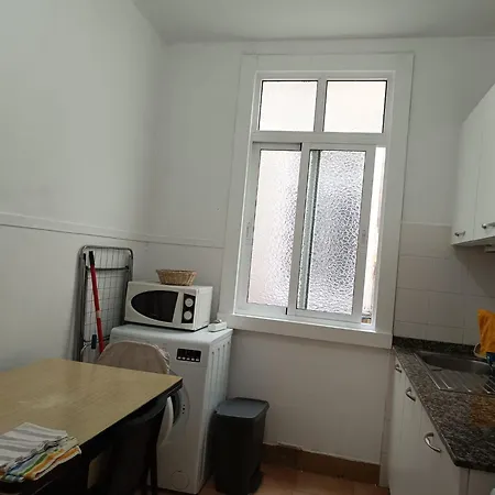 Residencia Estudiantil Vintage: Encanto Rústico Sin Ascensor