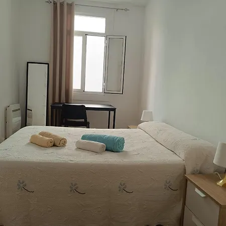 Residencia Estudiantil Vintage: Encanto Rústico Sin Ascensor A Coruna