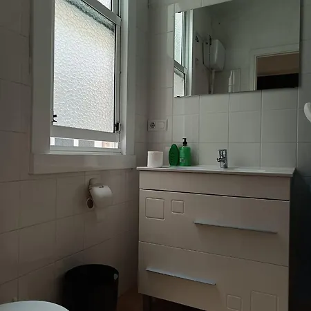 Piso Antiguo, Muebles Viejos, Muy Sencillo, Alquilado En Invierno A Estudiantes, Sin Ascensor, Cocina Antigua A Gas, Edificio Muy Antiguo * Corunha
