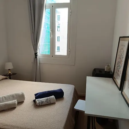 Residencia Estudiantil Vintage: Encanto Rústico Sin Ascensor Apartment